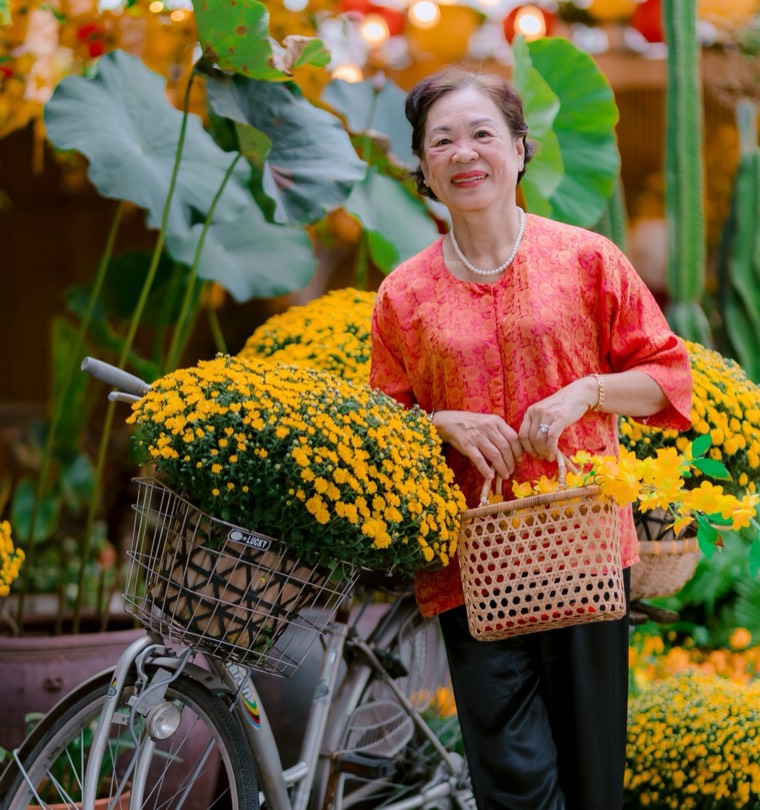 A Clever Care member with flowers at a local market